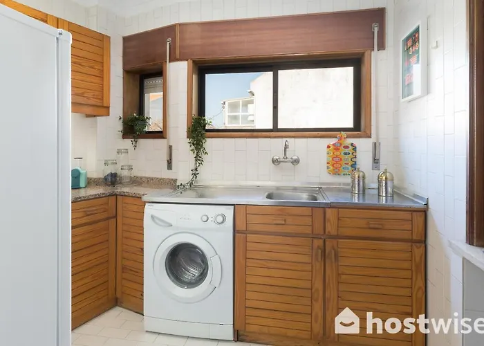 Host Wise - Comfy Bright Flats With Netflix * Porto