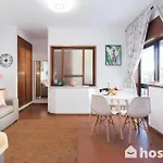 Host Wise - Comfy Bright Flats With Netflix * פורטו