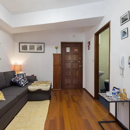Host Wise - Comfy Bright Flats With Netflix * פורטו