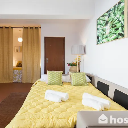 Host Wise - Comfy Bright Flats With Netflix * Oporto