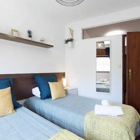 Host Wise - Comfy Bright Flats