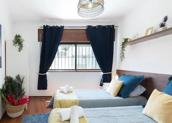 Host Wise - Comfy Bright Flats With Netflix *