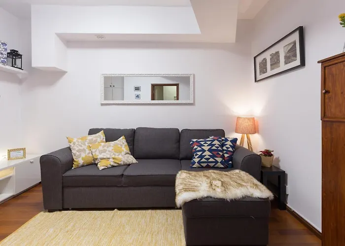 Host Wise - Comfy Bright Flats With Netflix *