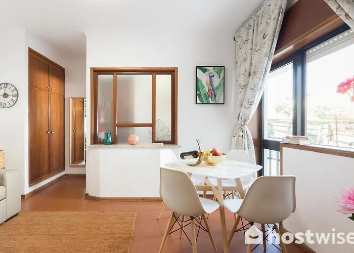 Host Wise - Comfy Bright Flats With Netflix * Porto