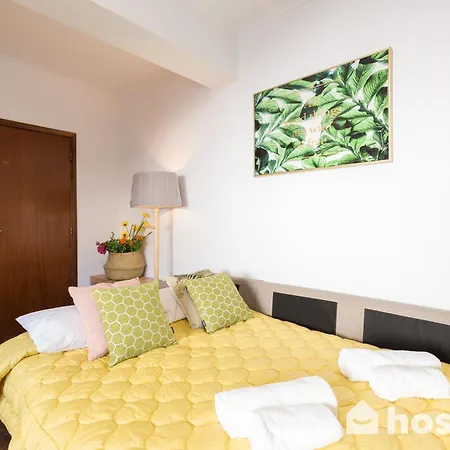 Host Wise - Comfy Bright Flats With Netflix * Порту