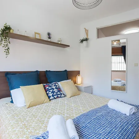 Host Wise - Comfy Bright Flats With Netflix Порту