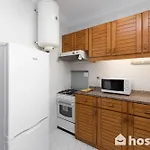 Host Wise - Comfy Bright Flats With Netflix Apartment *