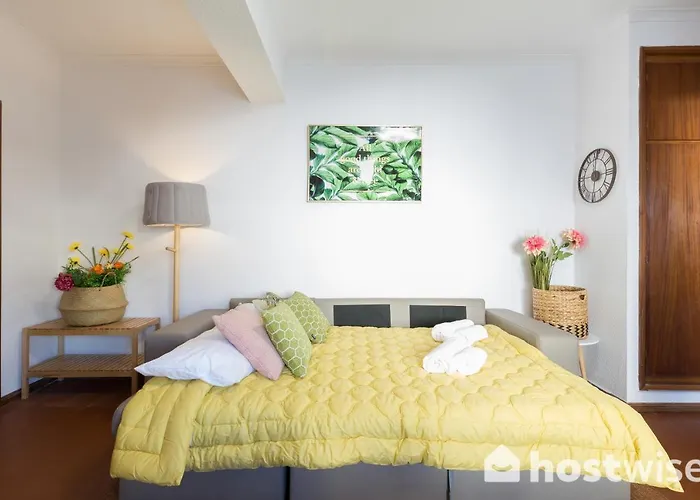 Host Wise - Comfy Bright Flats With Netflix